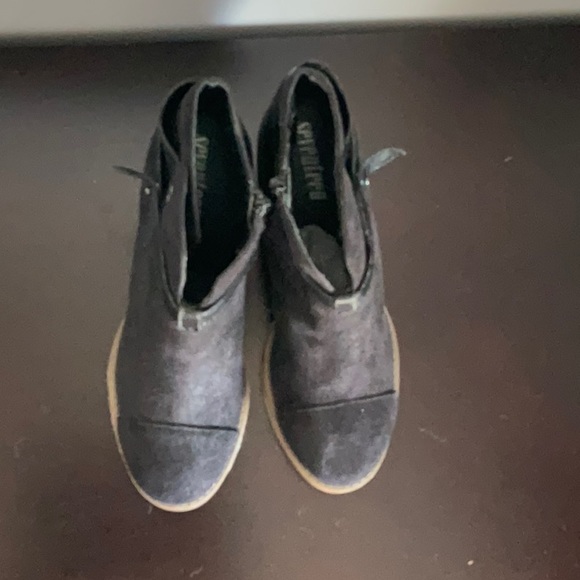 Seventeen Black Ankle Boots - Picture 5 of 7